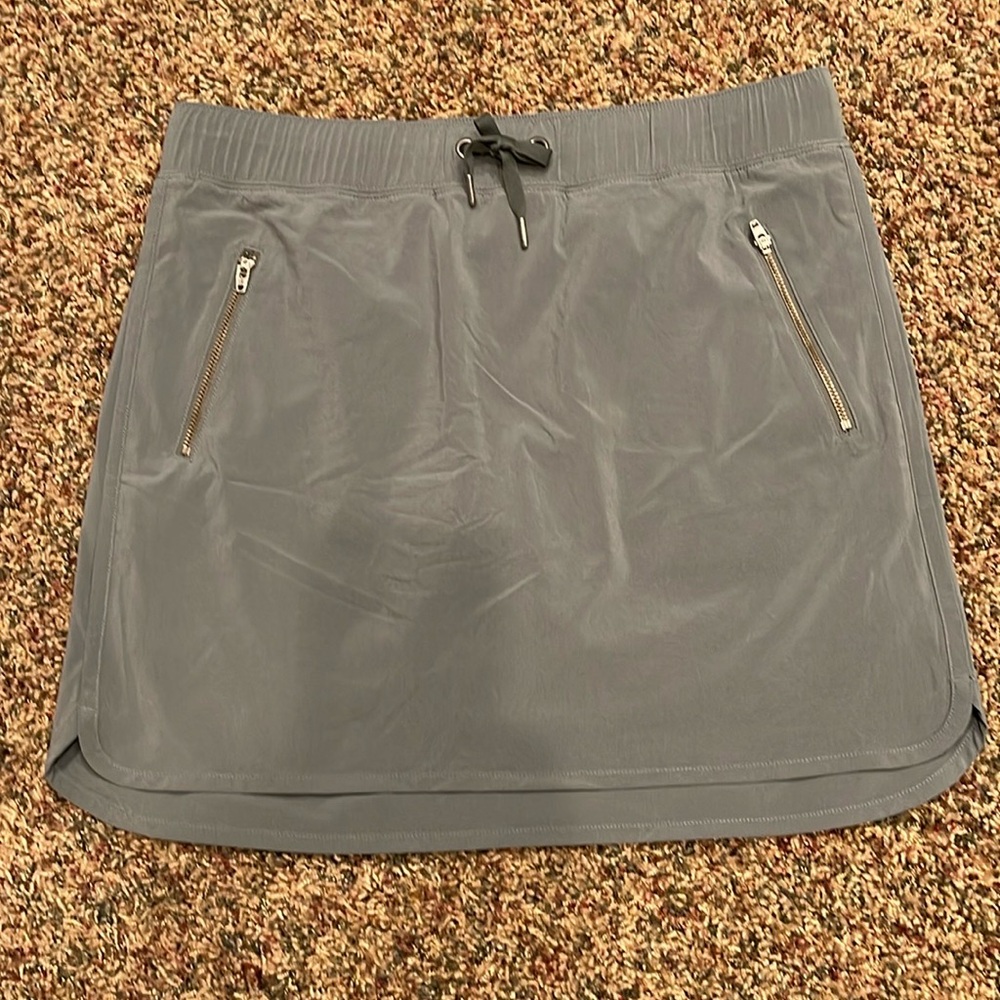 New with no tags, Athletic size small. Skirt with shorts, Sage green.
